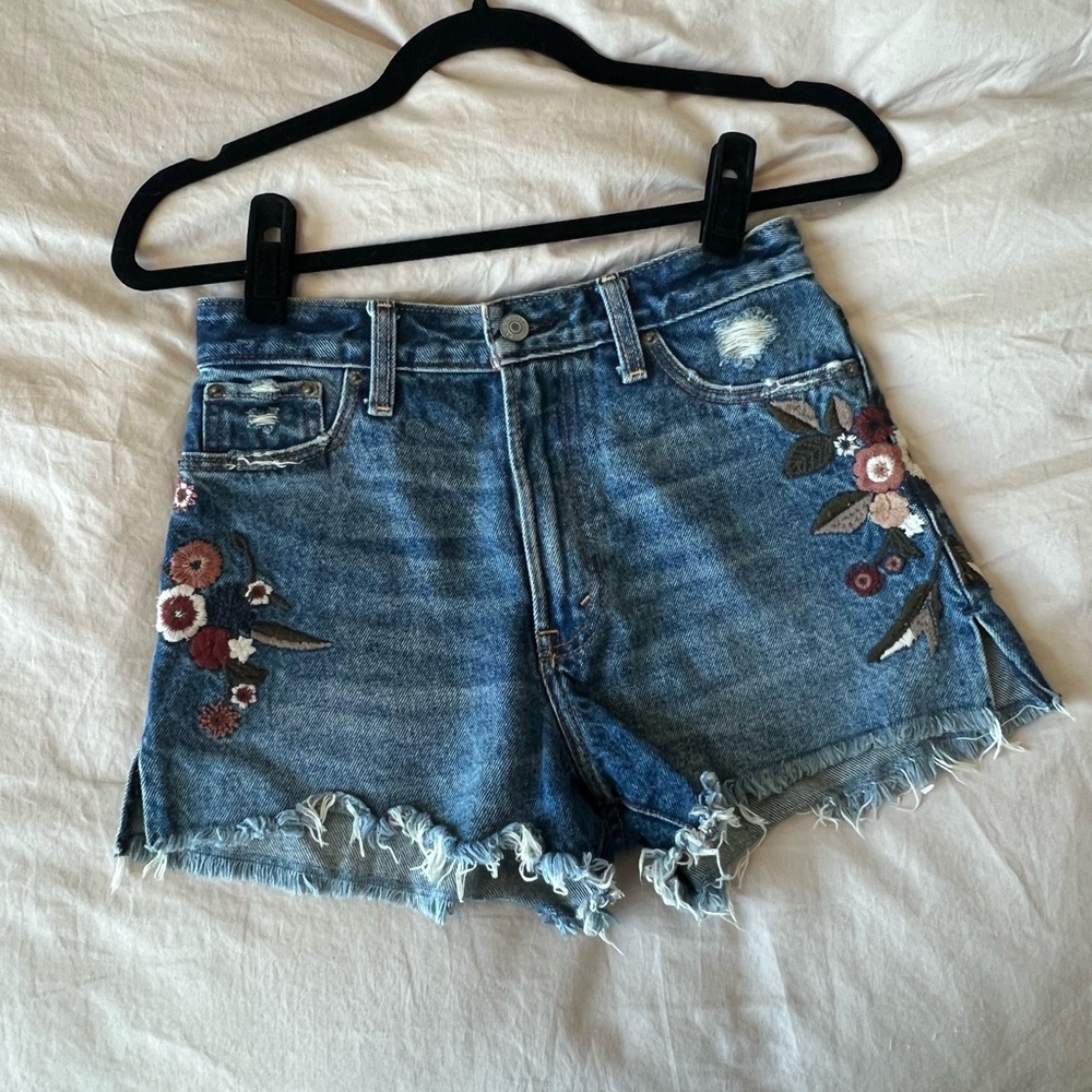 Abercrombie & Fitch Blue Jean Shorts with Floral Embroidery size 24